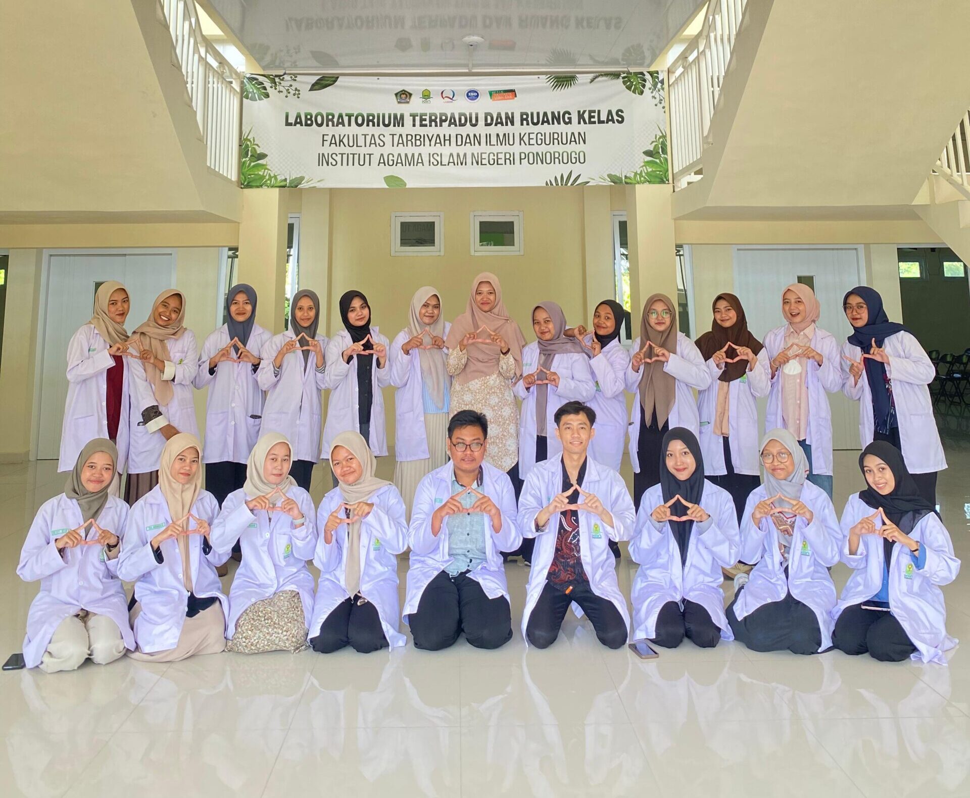 Kaleng Lab Kaleng Bekas, Lab, dan Sebongkah Tawas: Ketika Mahasiswa Tadris IPA ...